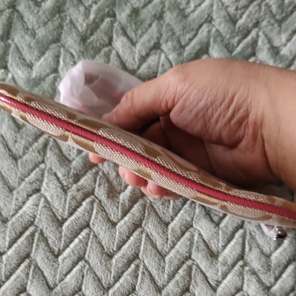 OFFER PLS! Coach Tan And Coral Wristlet - Picture 4 of 6